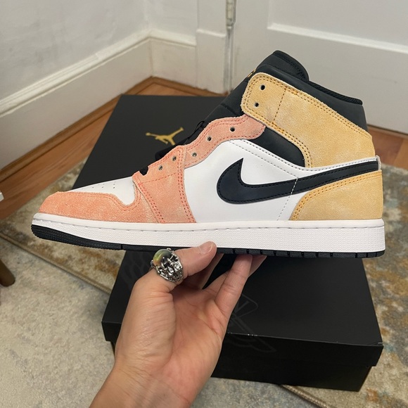 NIB Men Size 9 (Euro Sz 42.5) Jordan 1 Mid SE Sneakers Magic Ember/Sundial White - Picture 11 of 17